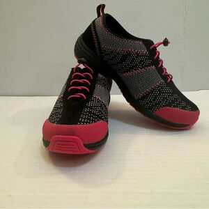 Urbane Slip Resistant Black Nursing Shoes